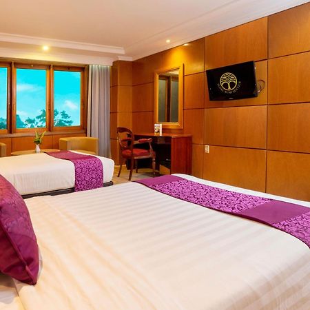 Hotel Bumi Senyiur Самаринда Экстерьер фото